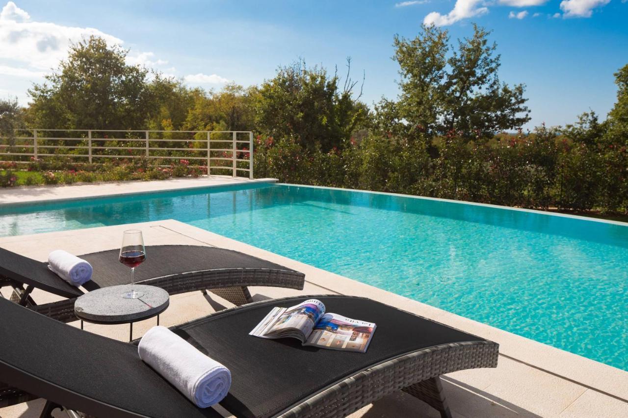 Villa Blanche By Ilc Brtonigla Exterior foto